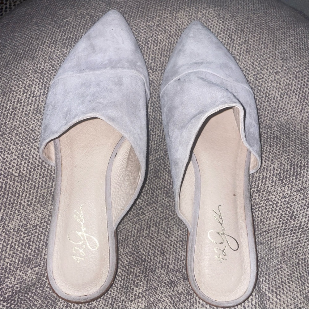 42 Gold Womens Castle Slip On Mule Shoes Fog Gray Suede Size 8 / 38.5 NEW
